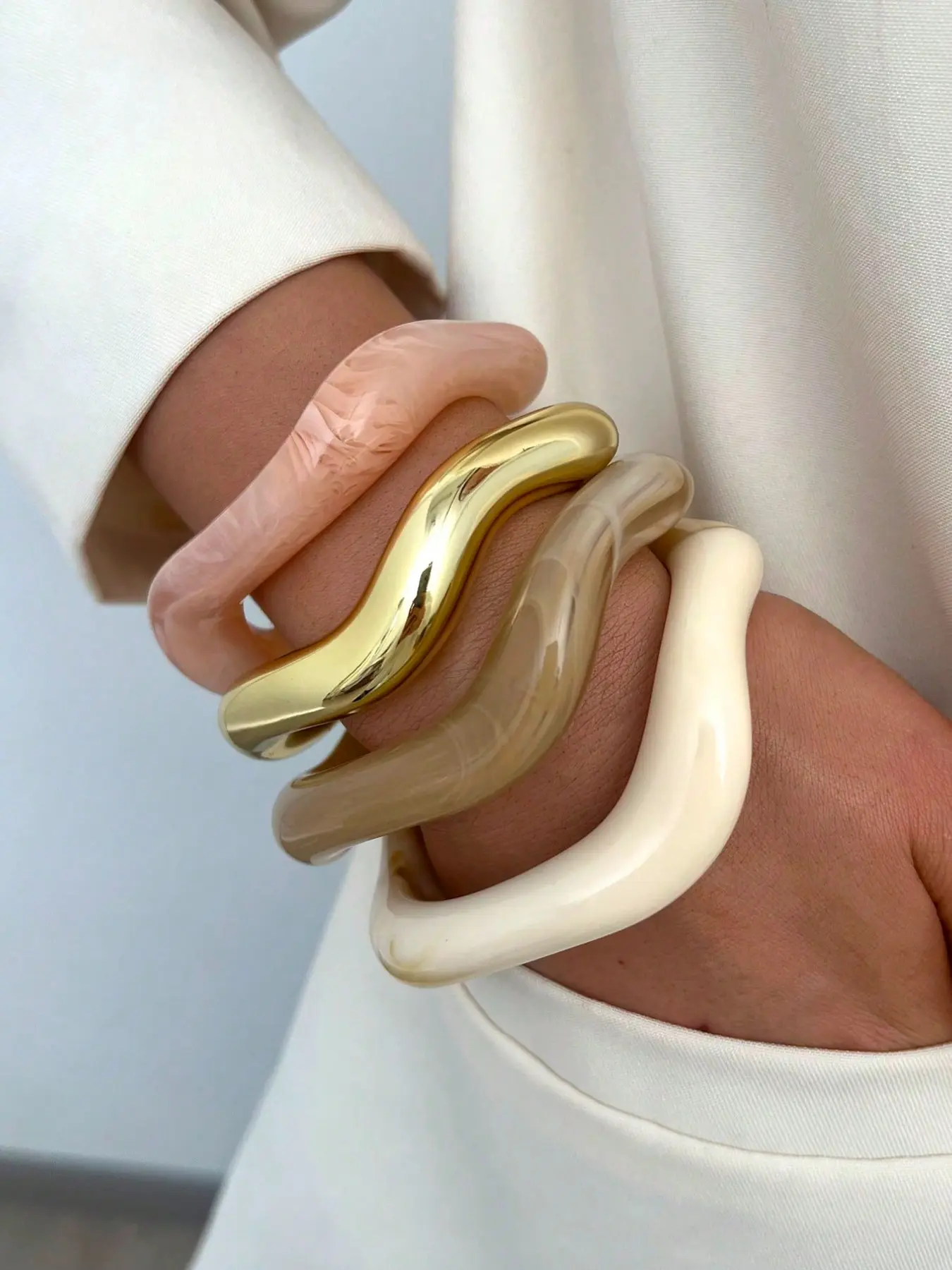 4 Pcs Boho Style Resin Acrylic Cuff Bracelets Set, Colorful Smooth Wave Open Design, Perfect for Daily Wear, Parties, Gifts