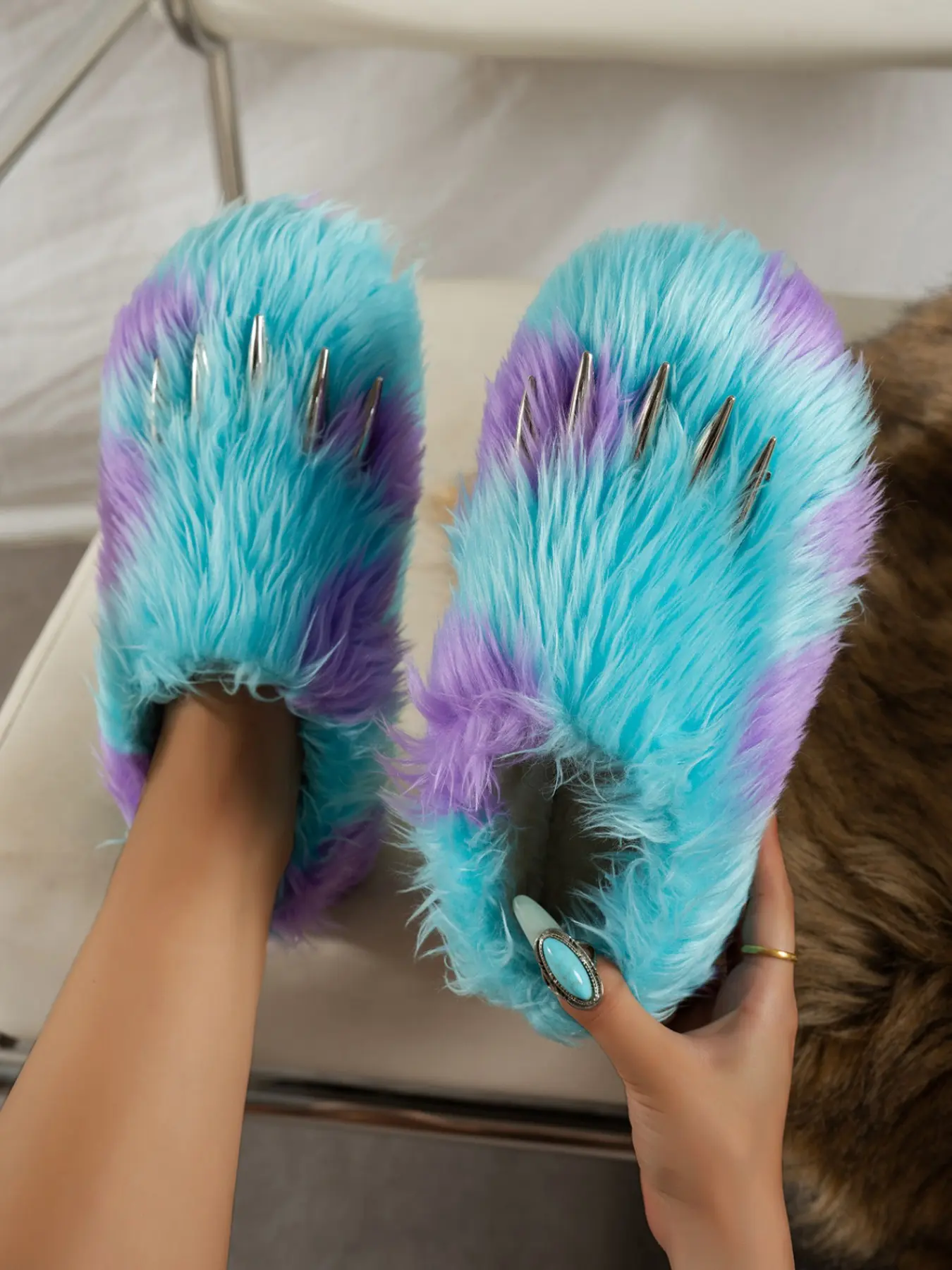 Women's imitation fur claws funny plush slippers furry cute platform slippers autumn and winter warm round headed flat bottom women's shoes Halloween role-playing clothing accessories