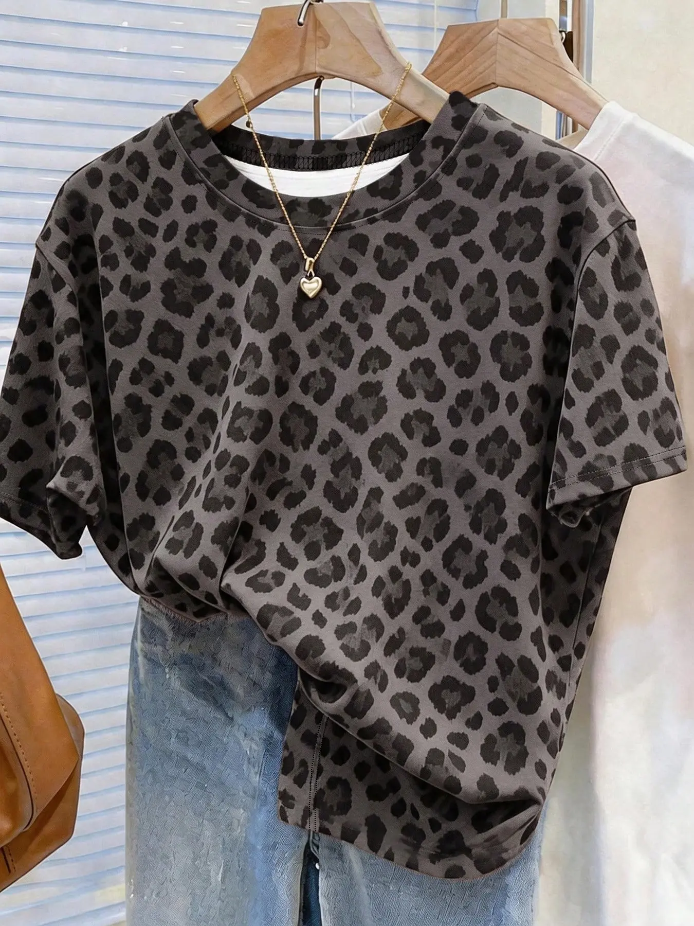 Women's Leopard Print T-Shirt, Comfortable Casual Top, Ideal for Daily Wear, Fashionable Trendy Design, Perfect Gift Choice