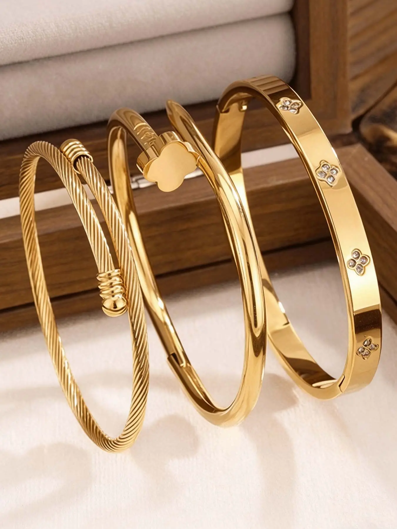 3-piece elegant and stylish classic bracelet set, made of 304 stainless steel, suitable for daily wear and parties, Valentine's Day gifts, all-season accessories