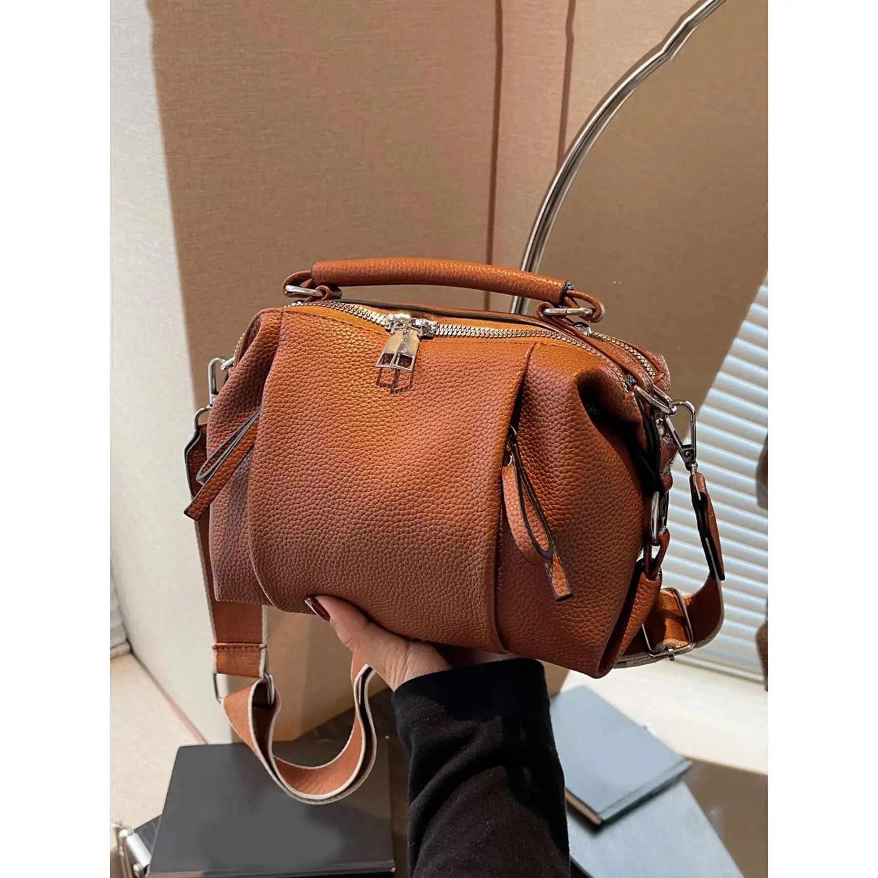 Women's Vintage Messenger Bag, Minimalist Multi-Pocket Crossbody Purse with Wide Strap, High-Capacity Everyday Work Bag for College, Retro, Casual, Everyday Purse, Work Bags