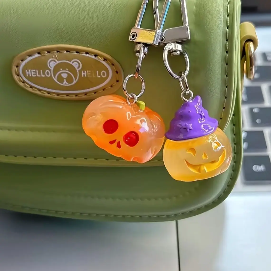 6-Piece Mini Halloween Glow-In-The-Dark Pumpkin Keychain, Fun LED Bag Charm, DIY Decorative Pendant, Perfect for Parties and Gifts