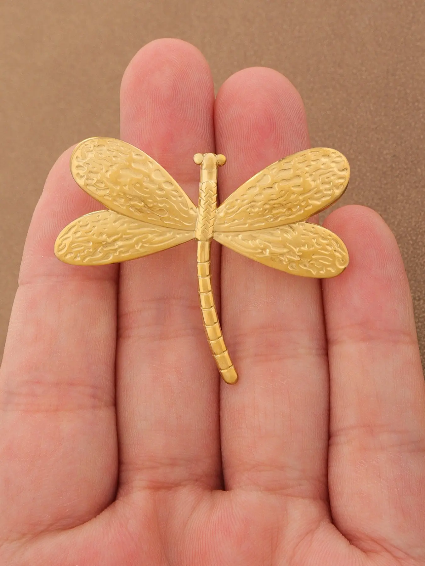 1pc Gold Silver Textured Dragonfly Brooch, Embossed Wing Insect Lapel Pin Vintage Nature Animal Suit Scarf Decor Jewelry for Women Wedding Daily Outfit