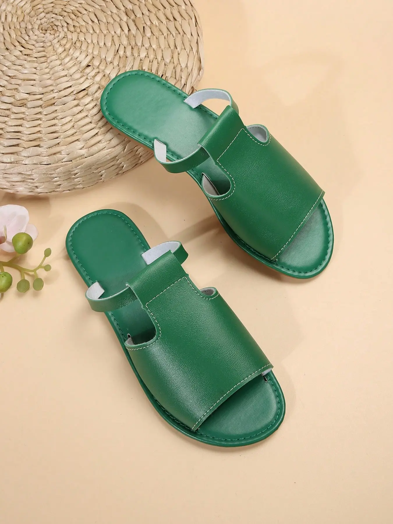 Comfortable Hollow Out Sandals for Women, Soft Leather Flat Slippers, Anti-Slip Beach Shoes, Vintage Style, Casual Everyday Wear