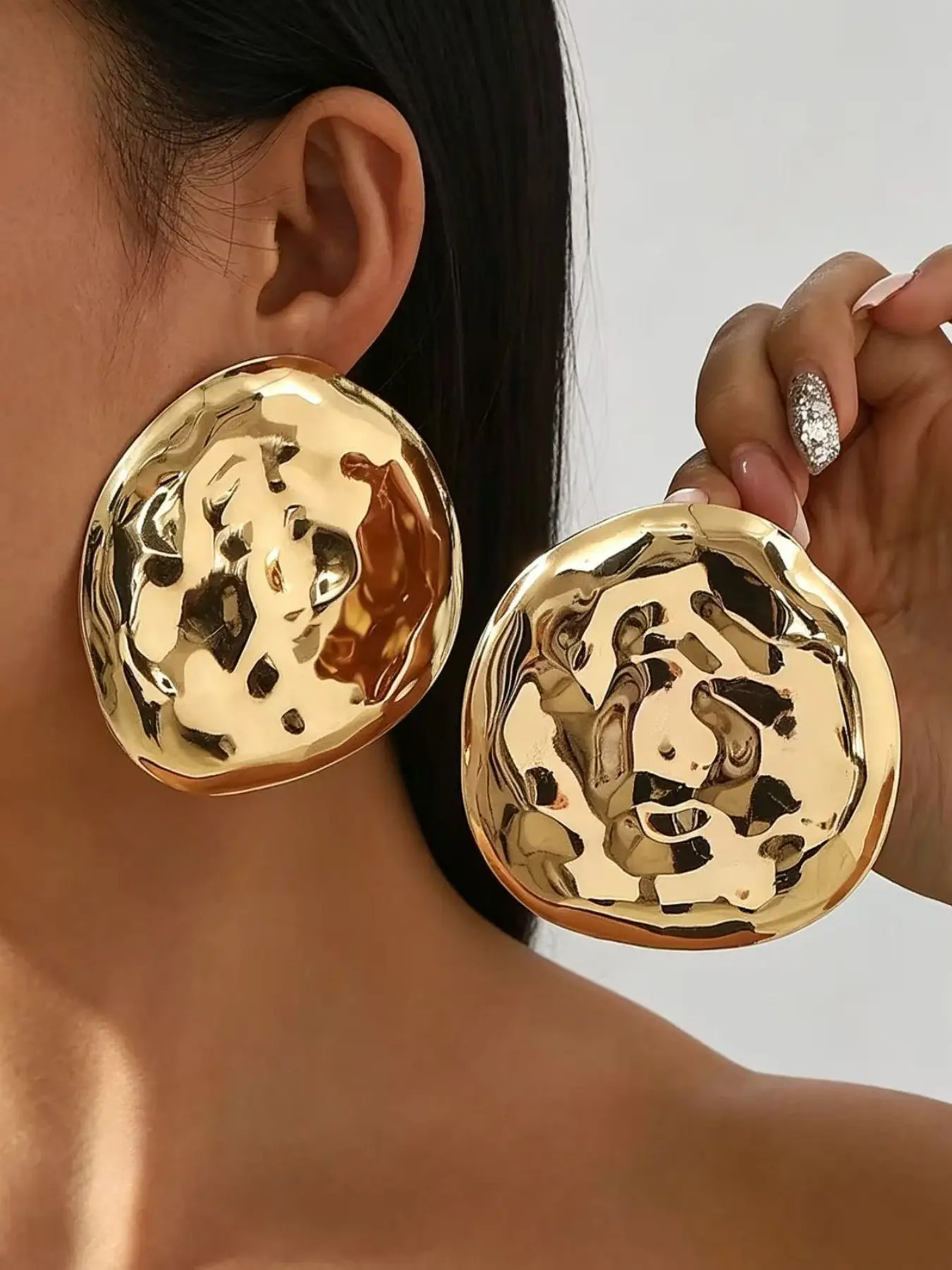 European and American Exaggerated Hammer Texture Convex Metal Large Round Earrings, Bold Statement Jewelry for Women, Fashionable Accessories