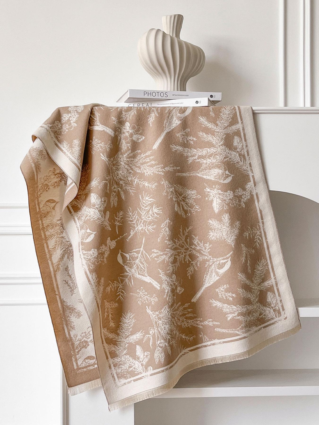 Women's Winter, Loose Fit Floral Pattern Shawl, Casual Loose-Fit Design, Thick Woven Fabric, Warm & Soft, Perfect for All Seasons, Elegant Fashion Accessory