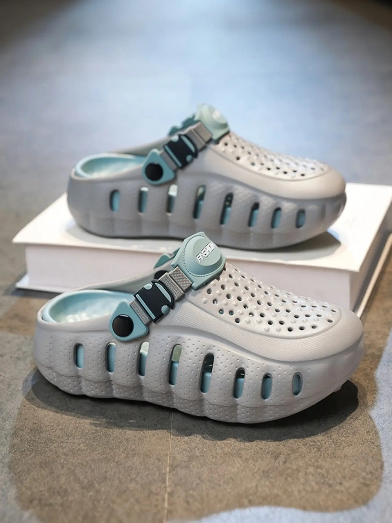Non-Slip Holey Shoes for Men and Women, Lightweight Casual Sandals, Waterproof Breathable Thick Sole, Beach Driving Slippers, Eva Slippers, Footwear