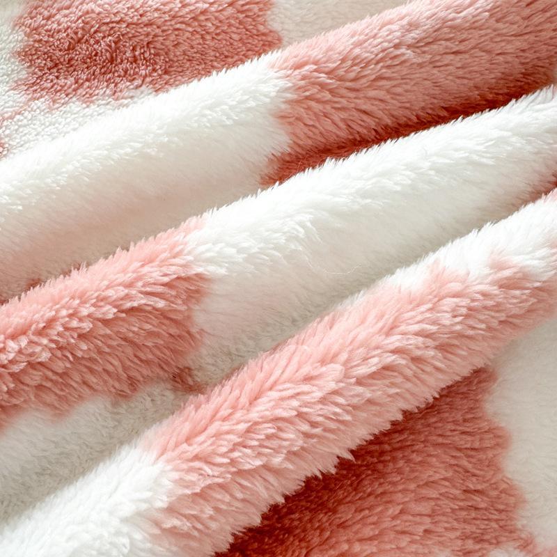 Checkerboard Pattern Throw Blanket, 350 gsm Soft Flannel Fleece Blanket, Breathable Warm Napping Blanket for Home, Office and Travel, Cozy Bedroom Decor, Soft Blankets, Soft Comfy Blanket #GLOBAL PICKS