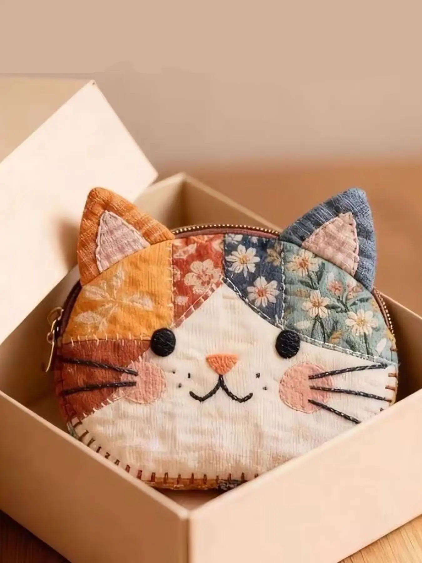 Cute Patchwork Cat Coin Purse, Embroidered Cat Face Zipper Pouch, Japanese Style Floral Fabric Small Wallet, Aesthetic Mini Storage Bag for Coins & Earbuds, Coin Pocket, Handmade Style Accessory, Perfect Gift for Cat Lovers