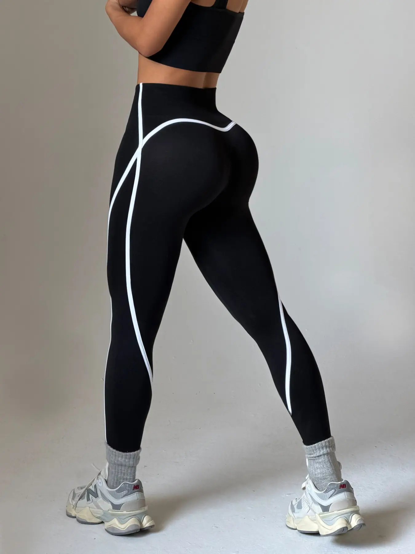 Trendy Seamless Yoga Pants with Side Lines, High Elasticity Sportswear for Daily Exercise, Soft Polyester Fitness Joggers, High Waist Activewear