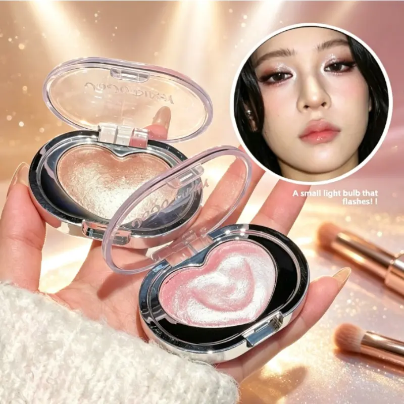 Heart-shaped 3-color shimmer crushed diamond highlighter palette, fine sheer pearlescent texture without heaviness, champagne gold, satin pink and silver white shades fit all skin tones, all-in-one palette for highlighting and contouring,