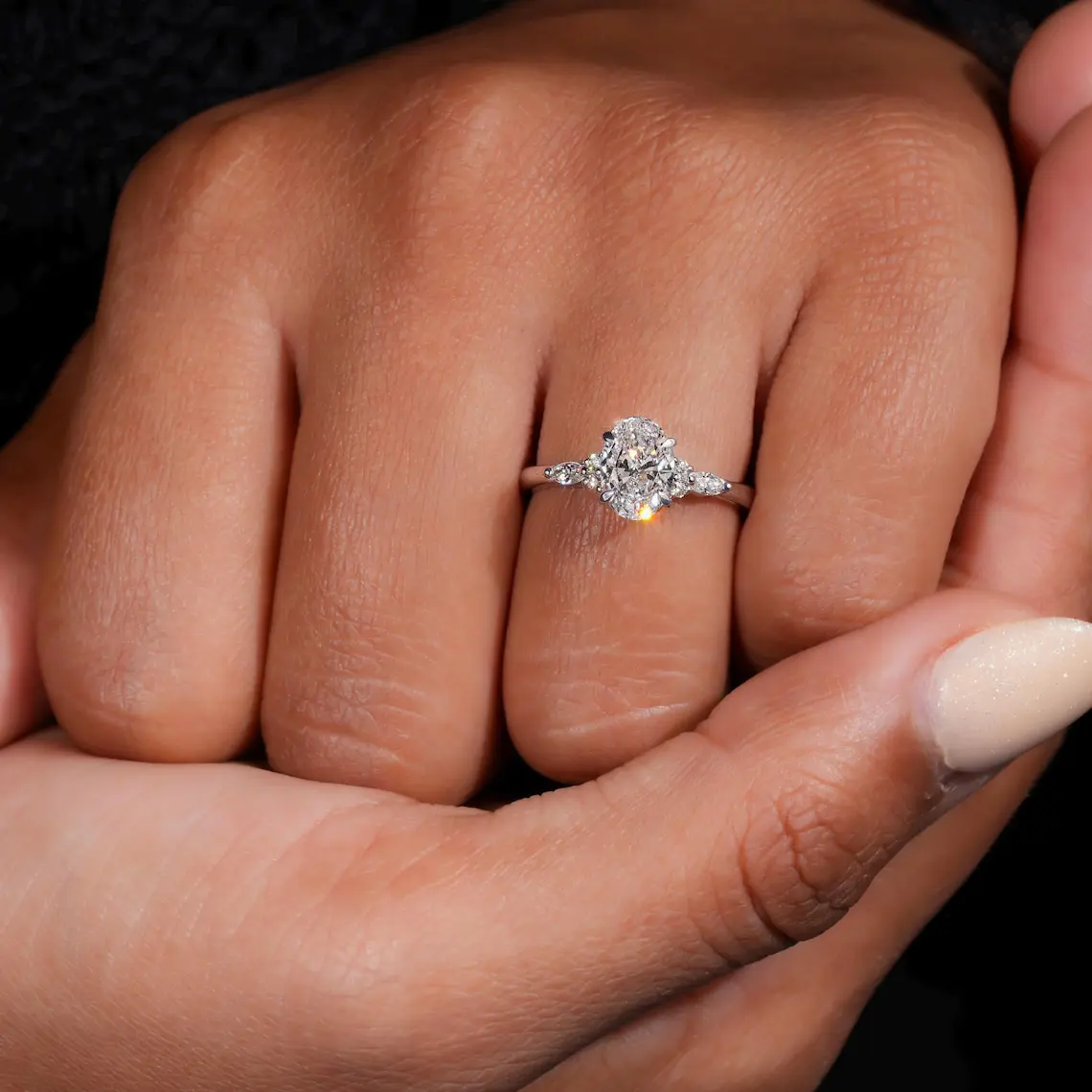 Elegant Oval Cut Crystal Engagement Ring Silver Plated Marquise Side Stones Promise Rings Vintage Three Stone Wedding Bridal Ring for Women Luxury Classic Jewelry Anniversary Gifts