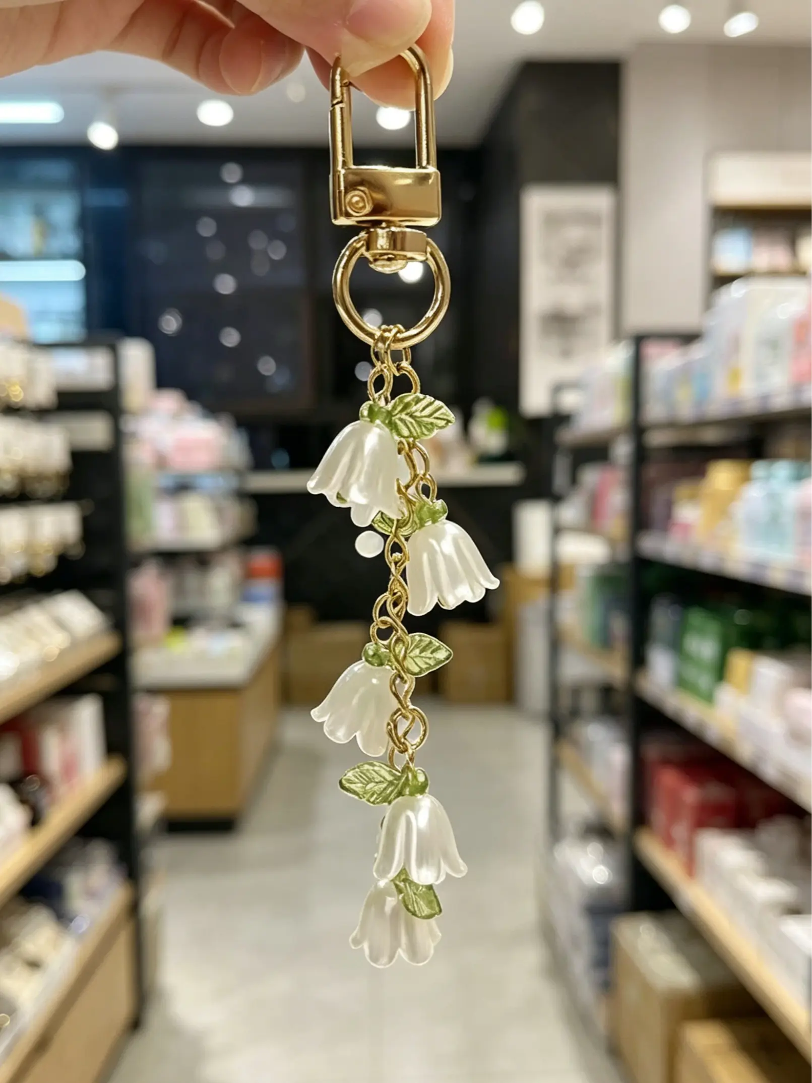 Elegant Orchid Tassel Keychain Resin Plant Theme Charm for Bags Backpacks and Car Keys Perfect Gift for Women Pendant Beaded Fashion Carabiner Jewellery