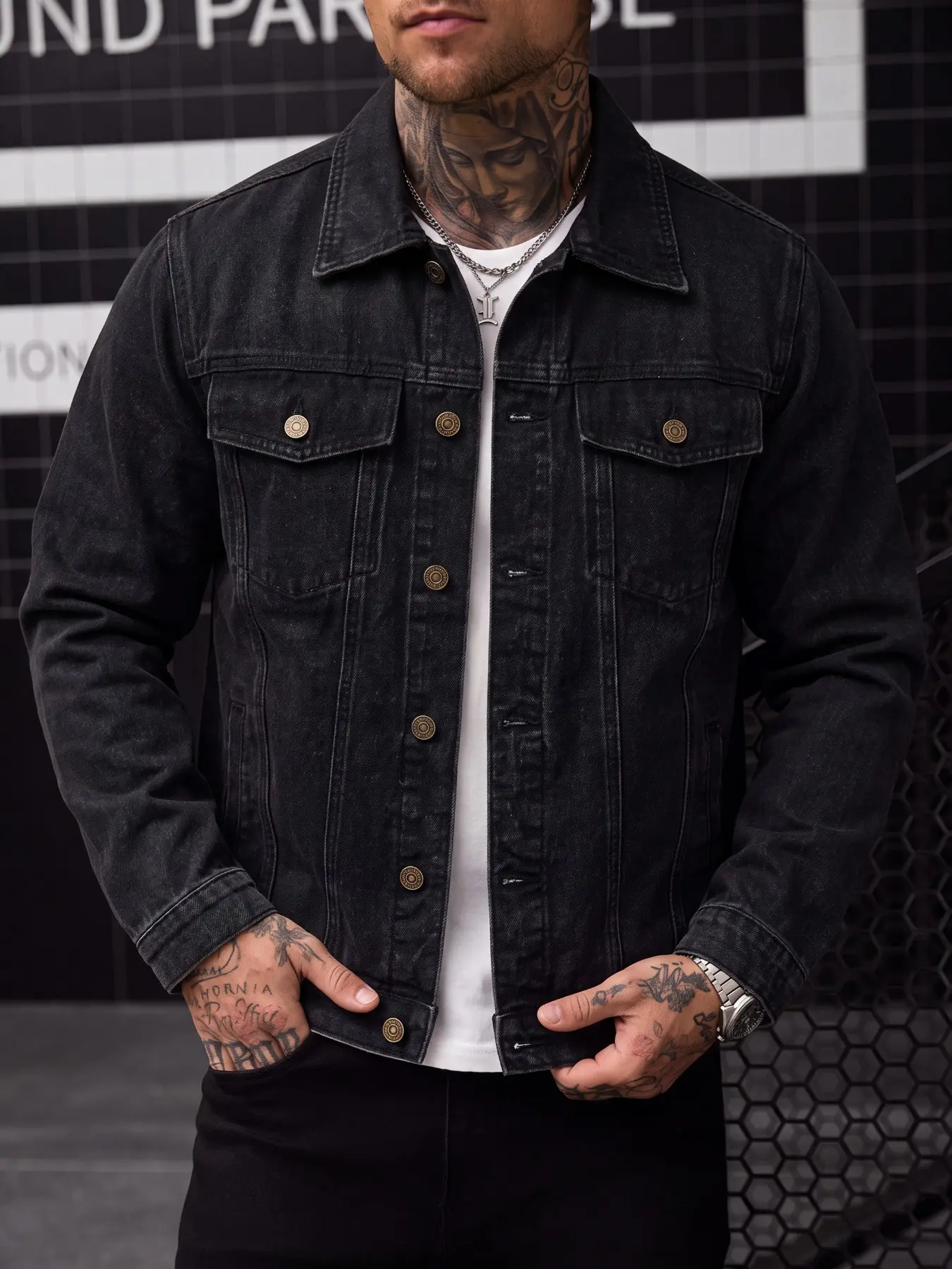 Men’s spring and autumn long-sleeve black distressed denim jacket coats, fashionable lapel vintage washed denim jacket, suitable for vacation, outings, urban casual wear, and work.