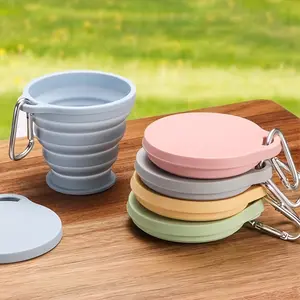 Foldable Silicone Water Cup, a Portable Travel Rinse Cup with Lid, Heat-resistant Tea Cup, Beverage Cup, Featuring a Carabiner Design for Hanging on Backpacks. Suitable for Camping, Outdoor Activities, Hiking, Cycling, Parties, Etc.