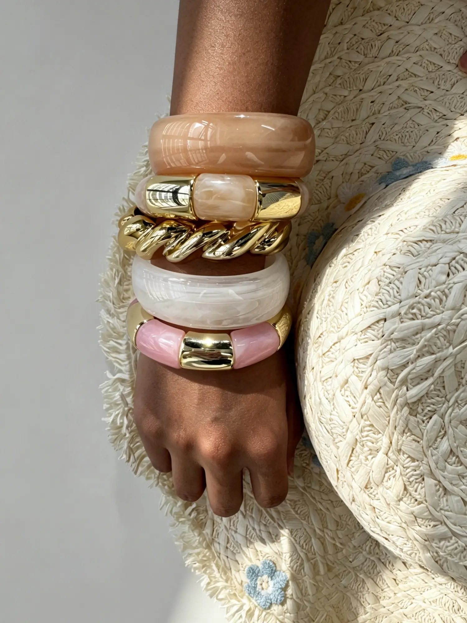 5 Pcs Women's Fashion Bracelets, Elegant Chunky Spiral & Acrylic & Metal Stretch Bangle Set, Casual Jewelry for Parties and Daily Wear