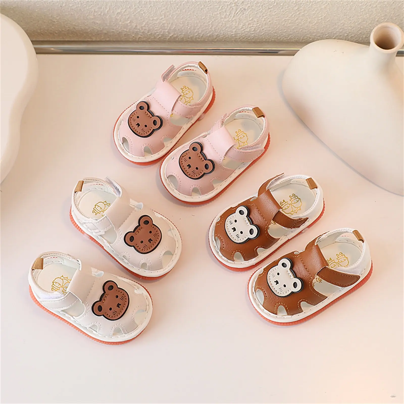 Canrulo Infant Baby Boys Girls Summer Sandals Cue Bear Pattern Squeaky Squeaky Shoes Non-Slip Newborn Outdoors First Walking Shoes