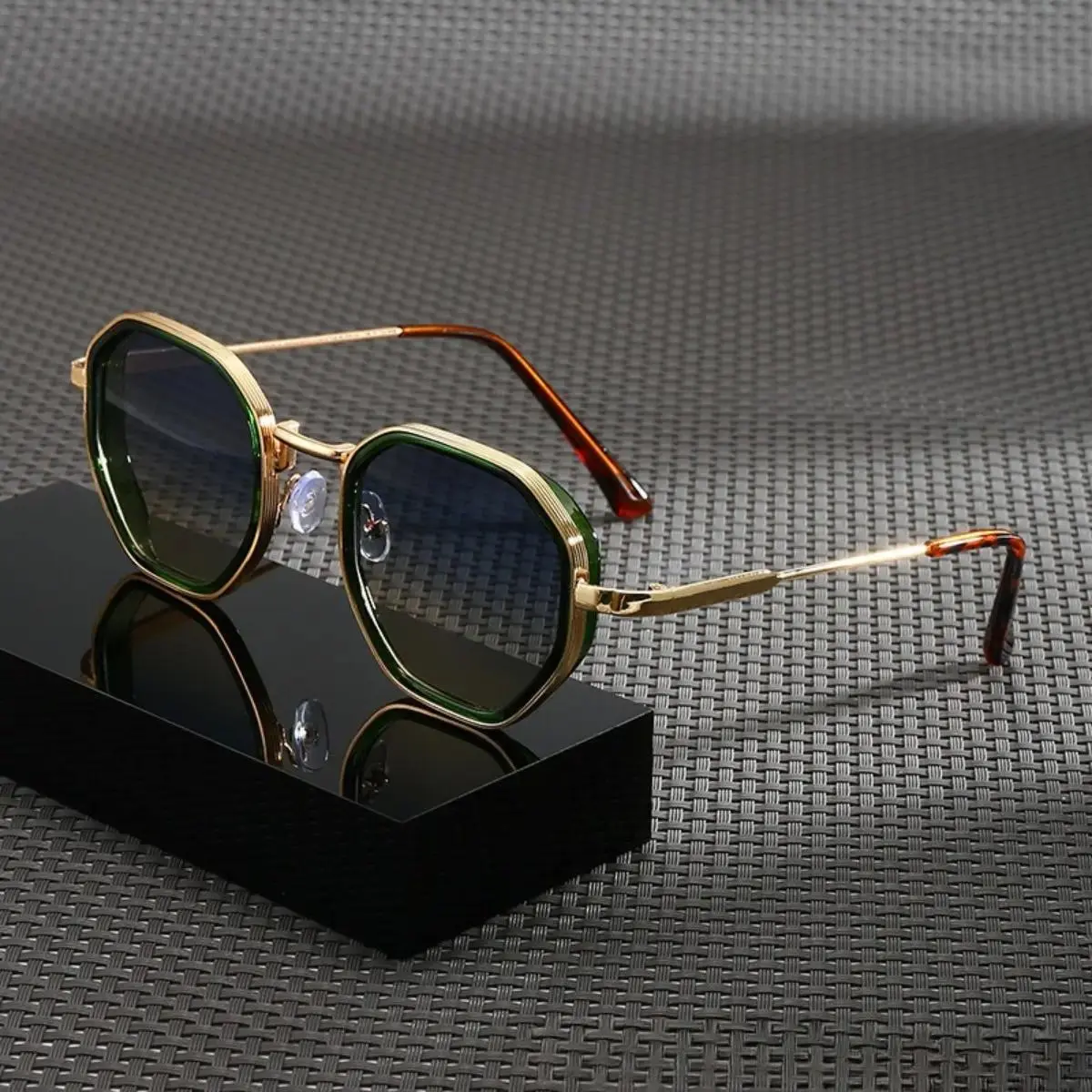 Steampunk Metal Polygon Polarized Sunglasses - Full Rim Alloy Frame, Retro Futurism Lightweight High-Quality, Unisex Adult Fashion Accessory, Ideal for Street Style & Festivals, Men's Accessories (Alloy, Futuristic, Funky, Contemporary), Alloy Men's
