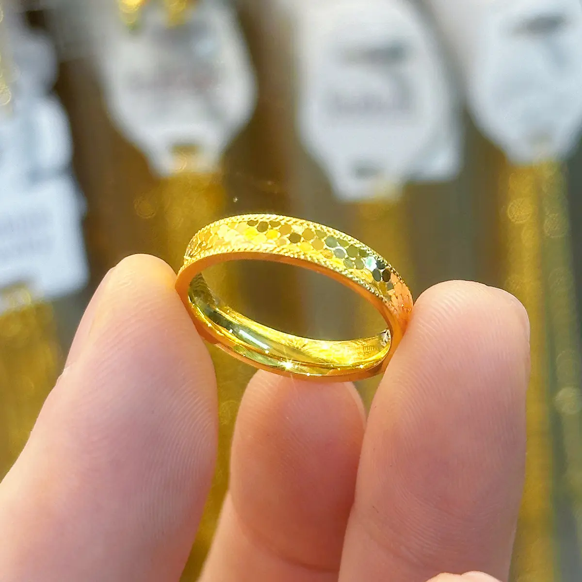 The same style as in the jewelry store: shiny mirror dragon scale ring, titanium steel plated with 18K, couple's ring, fish scale ring, non-fading, wholesale