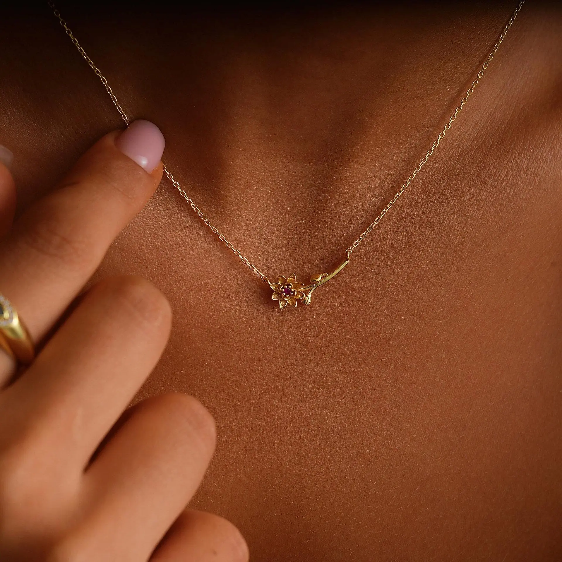 14K Gold Plated Birth Flower Pendant Necklace, Dainty Horizontal Birth Month Floral Birthstone Golden/Silvery Pendant Necklace Jewelry Versatile Daily Wear Holiday Gift