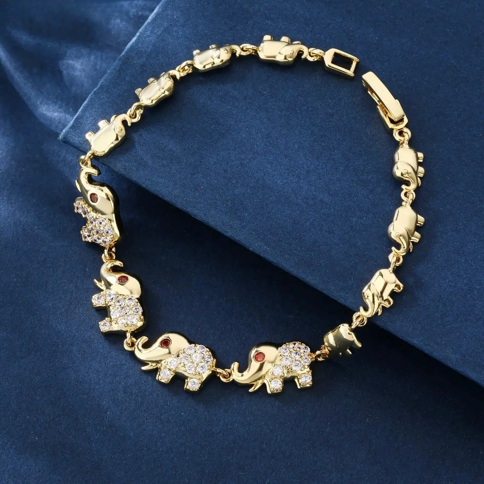 18K Gold Plated Mother Elephant Bracelet with Sparkling Crystal Pendant Exquisite Copper Chain Jewelry Mothers Day Birthday Gift for Women