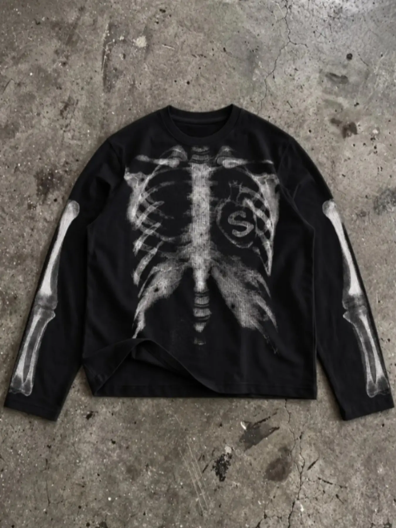 Men's Long Sleeve T-Shirt with X-Ray Skeleton Print, Vintage Washed Look, Dark Street Style, Loose Fit, Round Neck, Fashionable Tee, Sweatshirt