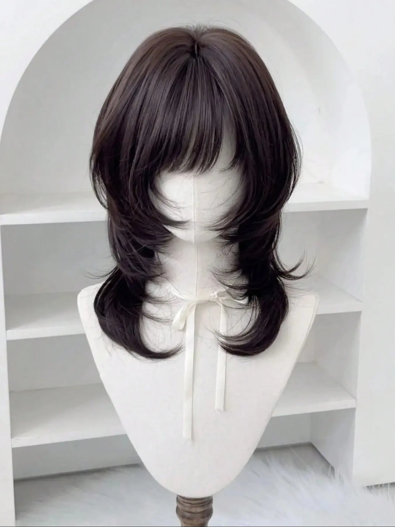 Brown Short Wig for Women, Layered Cut, Lightweight Summer-Friendly Full-Cap Wig, Natural-Looking Breathable Synthetic Hair, All-Season Wear, Synthetic Fiber Wig