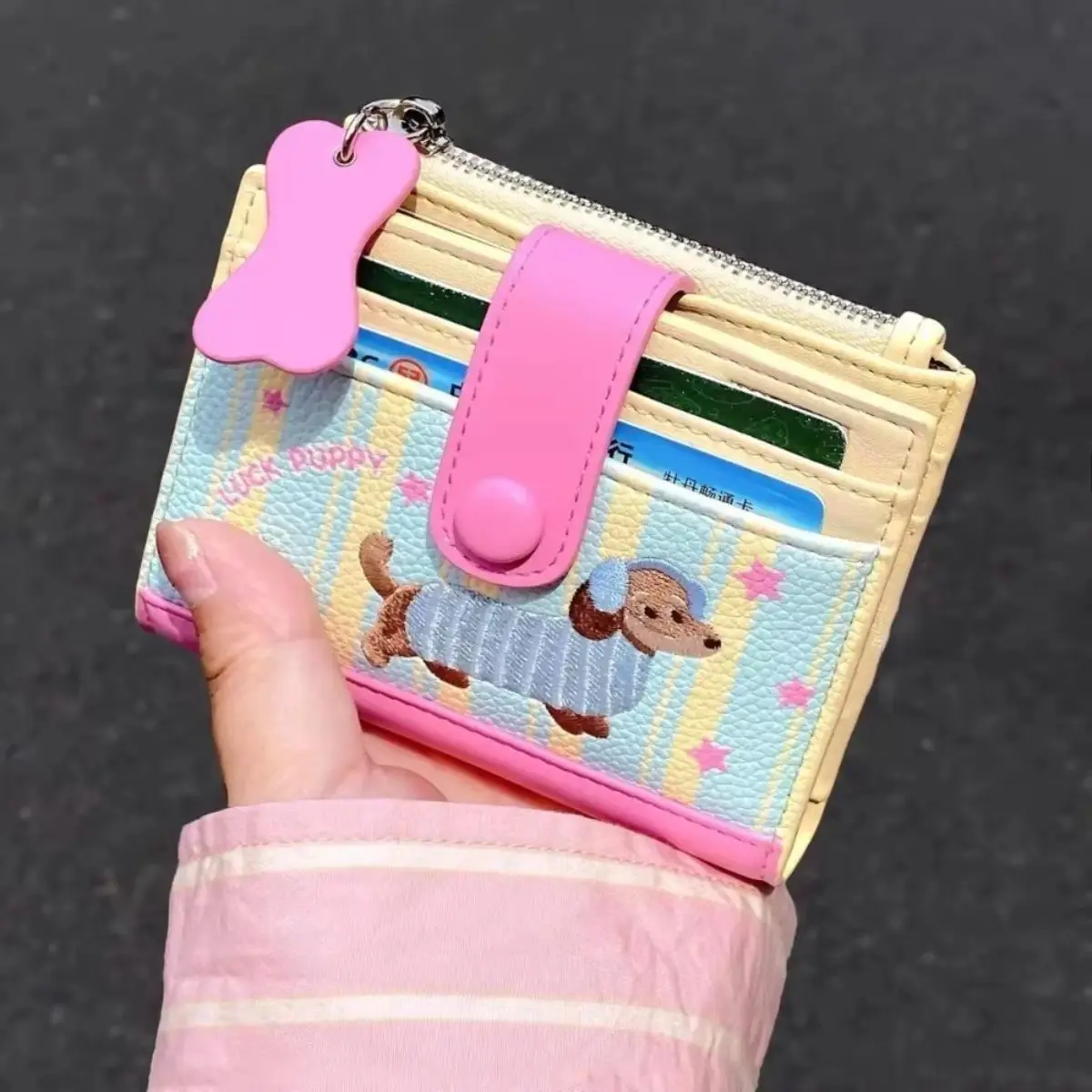 Women's Dachshund Print Compact Synthetic Leather Slim Bifold Wallet - Card Slots, Coin Pocket, Secure Closure, Lightweight Organizer for Travel, Everyday Carry