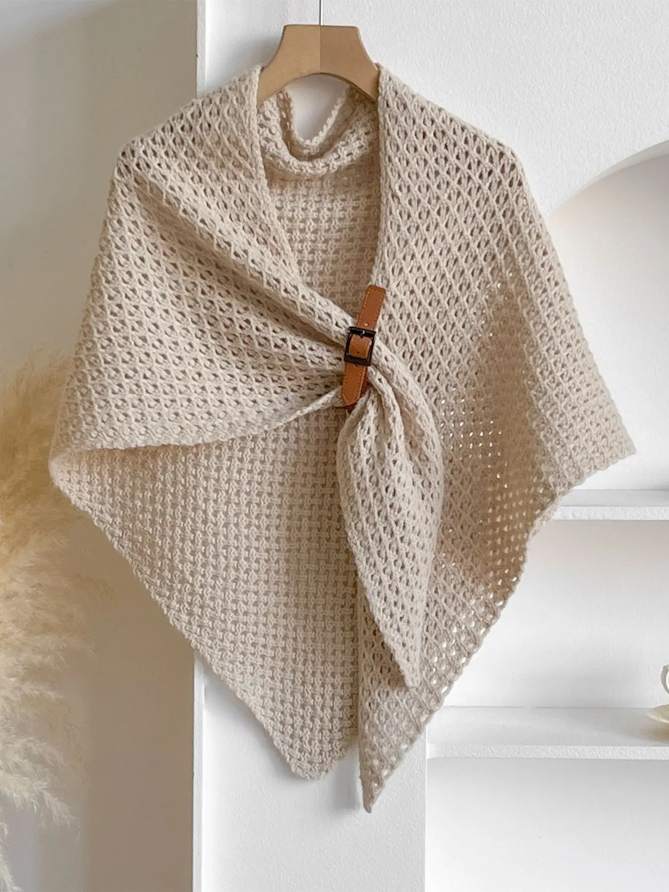 Women's Knit Triangle Shawl, Hollow Out Leather Buckle Cape Scarf, Fashionable All-Season Wear, Casual Fitted Plain Design, Knitted Shawl