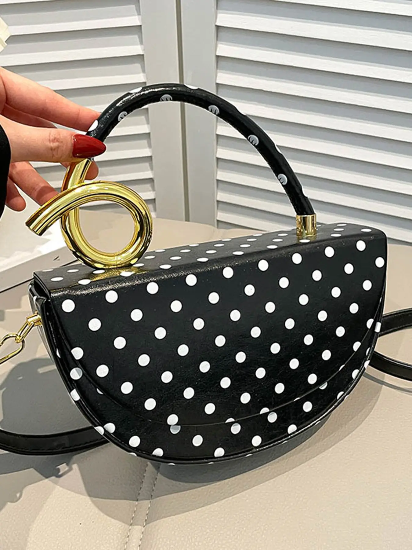 Elegant and exquisite retro classic polka dot flip semi-circular bag, with a unique handle design, simple and stylish, and a niche design. It is a one shoulder handbag suitable for friends' gatherings and dates Aesthetic shoulder handbag