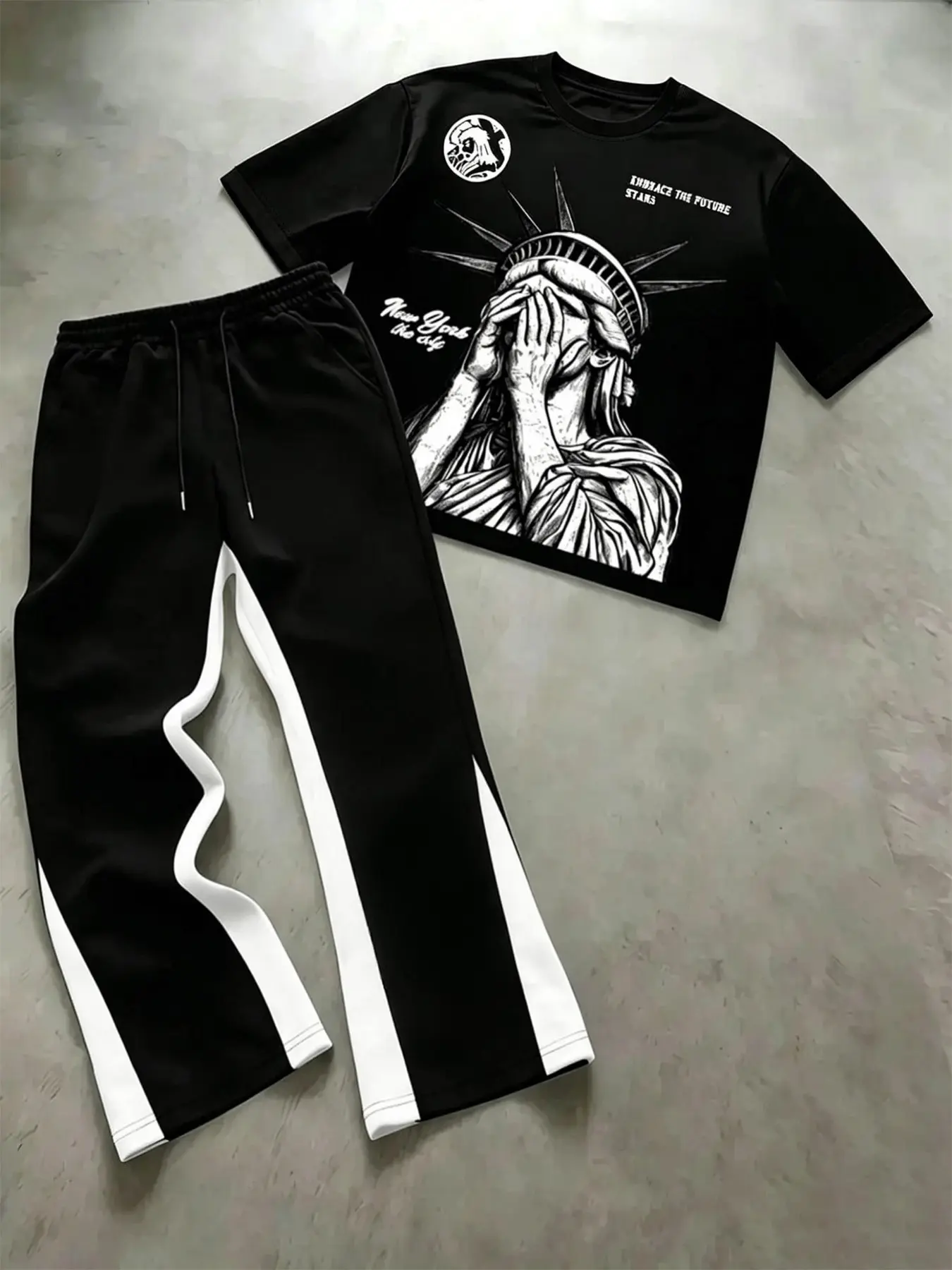 Men's 2-Piece Hip Hop Tracksuit: Covering-Face Statue of Liberty Printed Short Sleeve T-Shirt + Side White Stripe Flared Sweatpants, Suitable for Daily, Street and Skateboarding Outfits