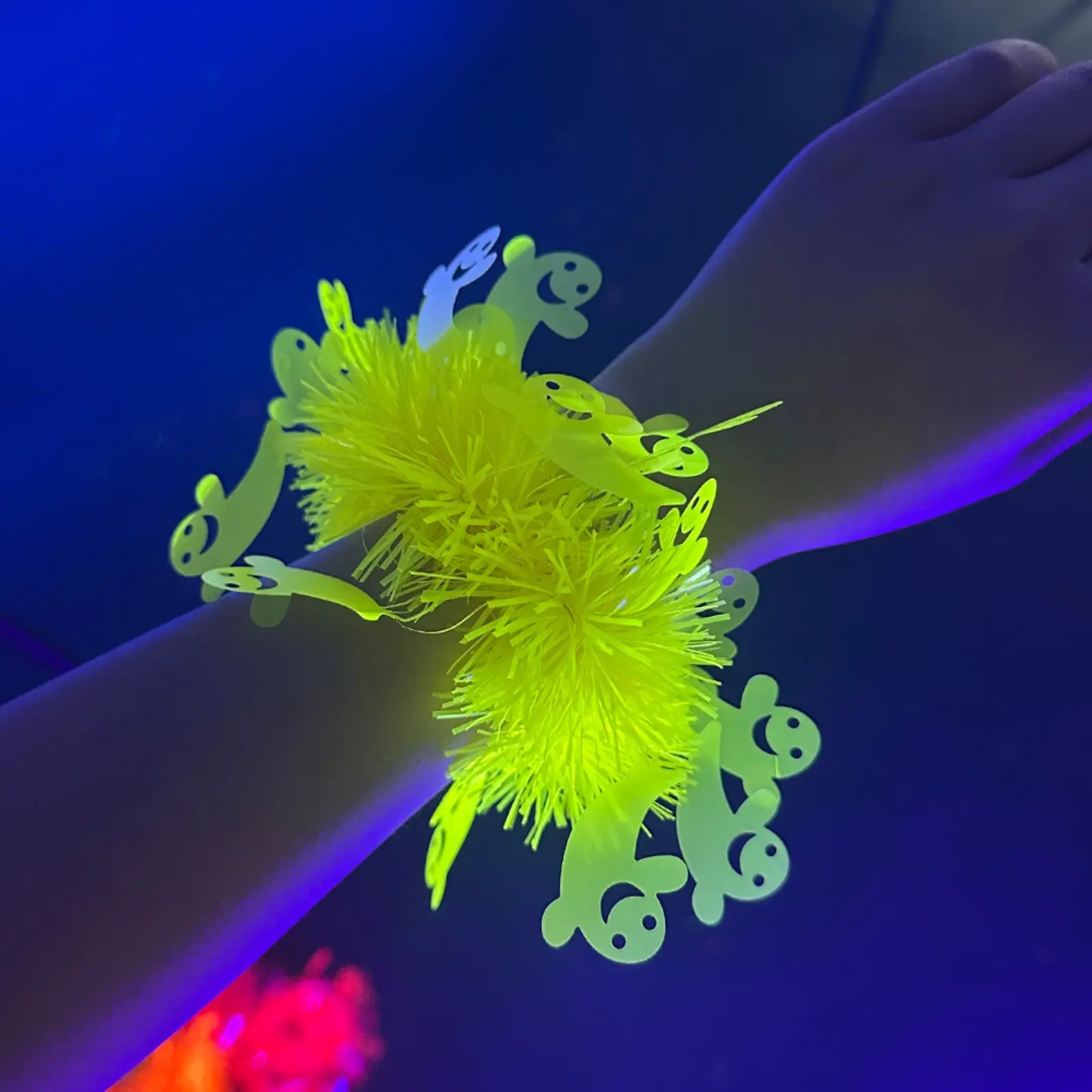 Women Fluorescent Glow In Dark Smile Pom Pom Wrist Band Trending Y2K Rave Festival Elastic Party Bracelet, UV Light Reactive Fluffy Cartoon Charm Accessory for Club Concert Halloween Night Outfit