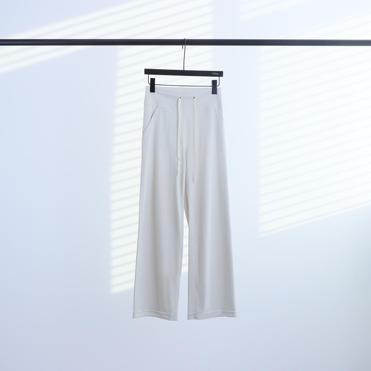 LULU Elegant Women's Straight-Leg Pants: A flattering, tailored fit perfect for both athletic and casual occasions, suitable for all seasons, and expertly crafted.