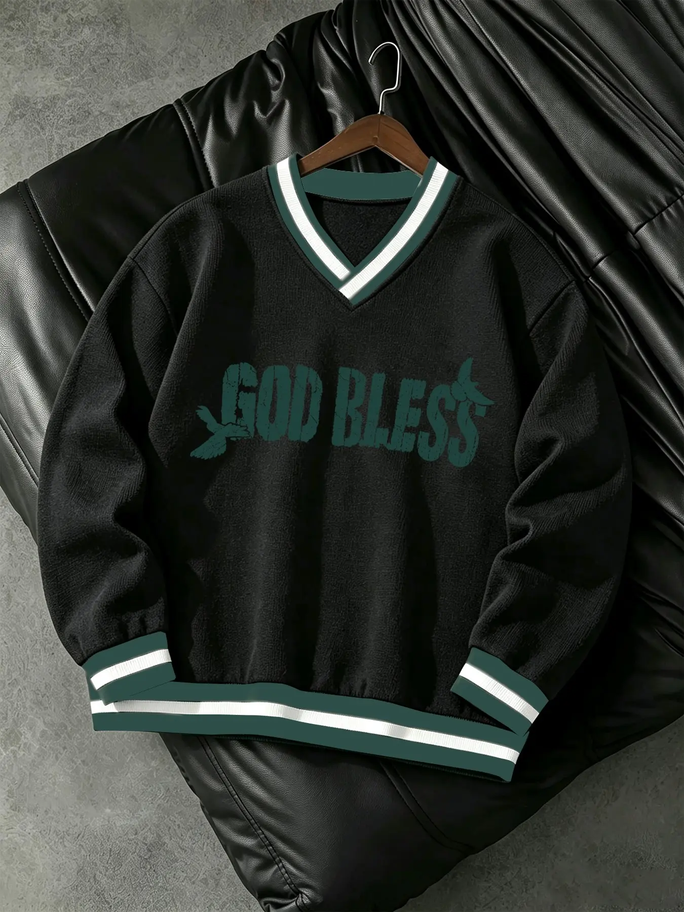 One Men's God Bless Letter Print V-Neck Sweatshirt, a Retro Preppy Style Long-Sleeved Top, a Loose and Casual Men's Top, Suitable for Everyday Street Style and Back-to-School Season Wear.
