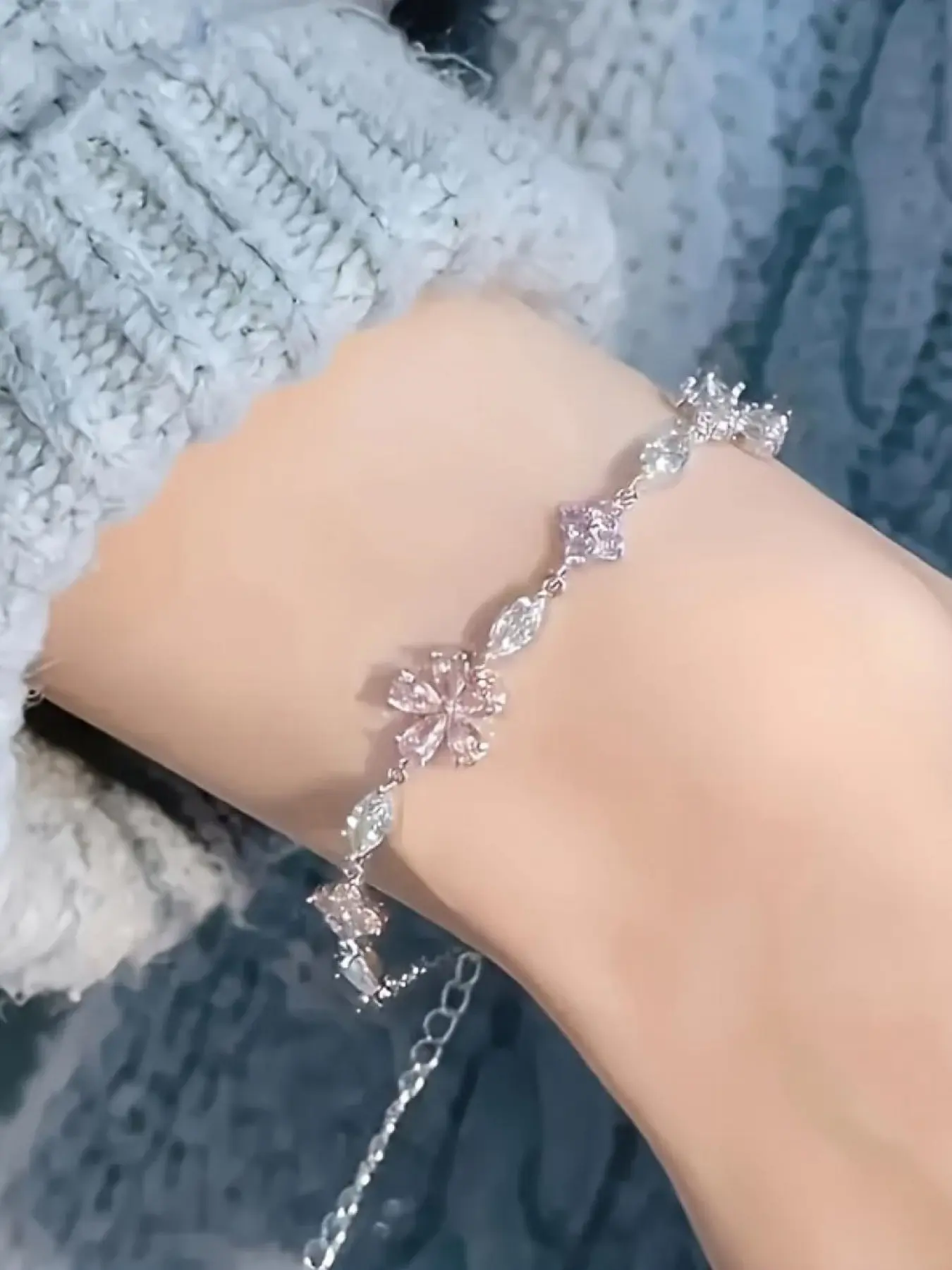 1pc lady's pink cherry blossom chain bracelet, fashionable, cute and exquisite square petal cherry blossom flower design bracelet with adjustable design, ideal gift for special occasions, Exquisite trendy bracelet Jewelry Bracelet