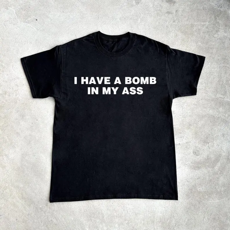 Quirky, offensive T-shirt; "There's a bomb in my butt" T-shirt; awkward gift; T-shirt not suitable for wearing to the airport.