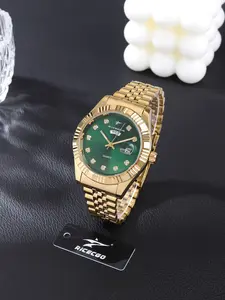 The RICECGO gold quartz watch comes with a dual calendar display, a 42mm dial adorned with diamonds, a durable strap that fits comfortably, and a simple and elegant design that is suitable for multiple occasions. It is the perfect choice for birthday gift