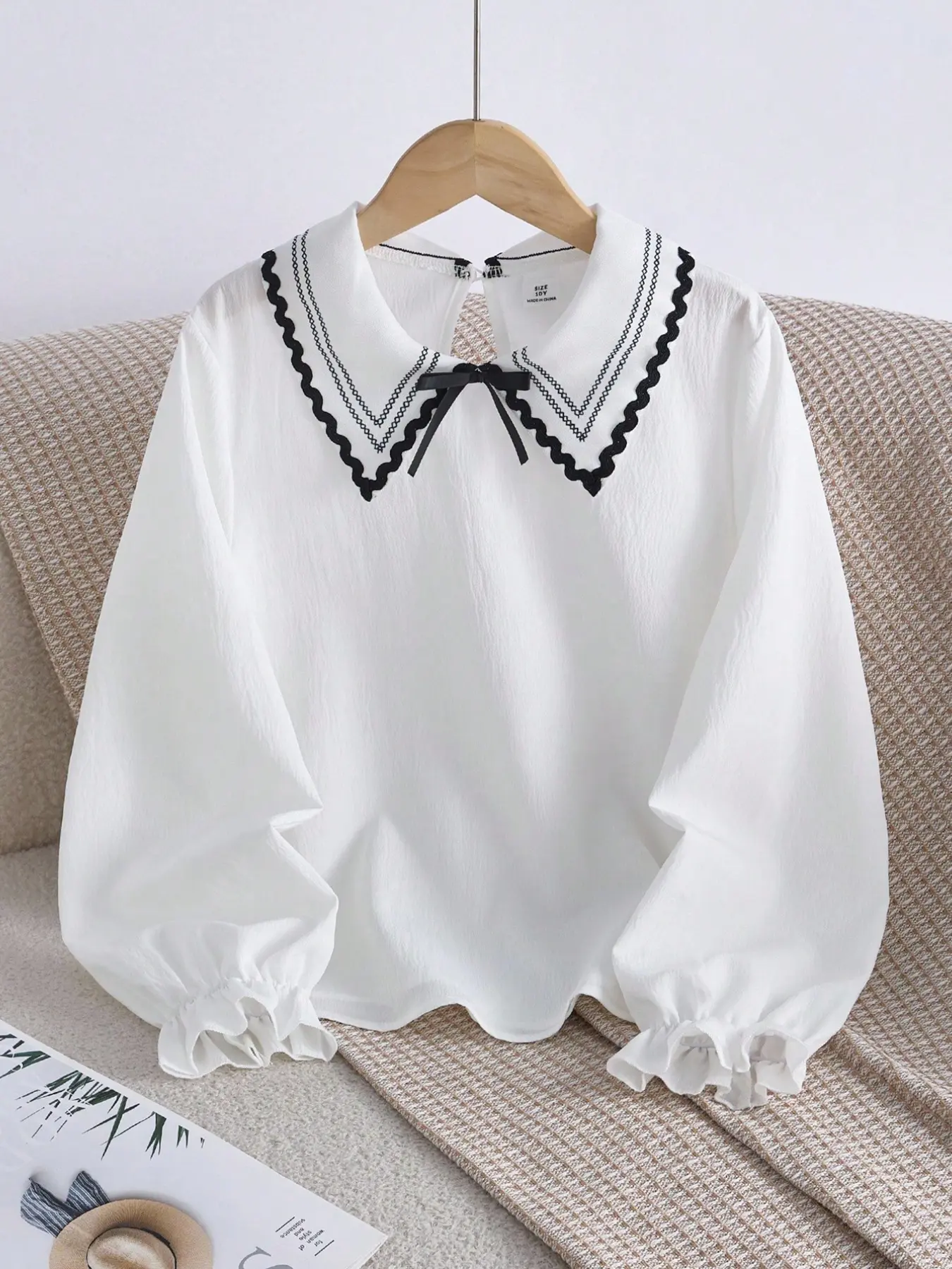 Girls' Casual Long Sleeve Blouse with Ruffled Neck and Bow Decoration, Simple Top for Outdoor Wear, Youth Fashion Shirt