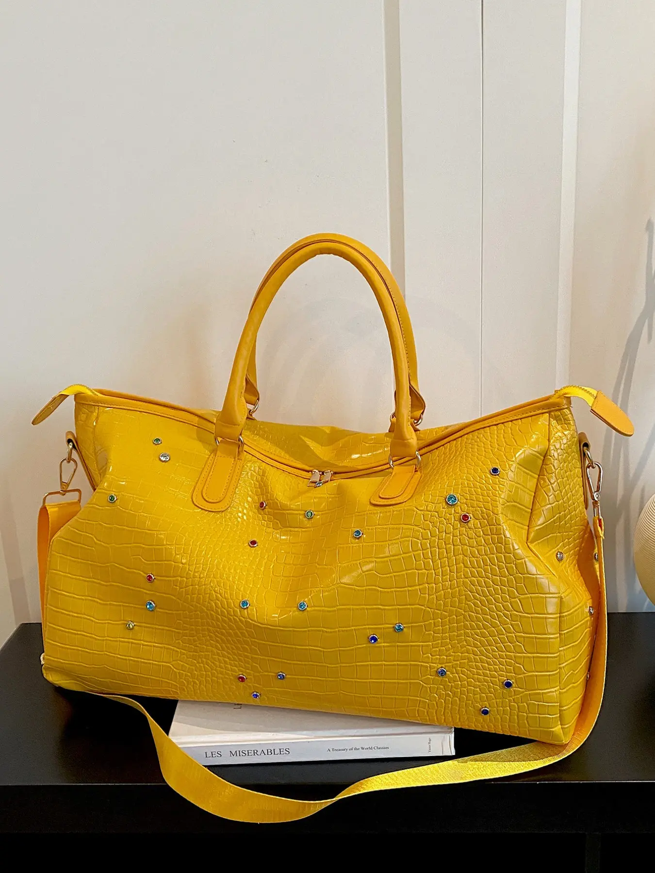 Luxury Crocodile Texture Fashion Gym Duffel Bag with Rhinestones, Adjustable Shoulder Strap, Large Capacity, Ideal for Short Trips and Gym Use, Travel Gym Bag