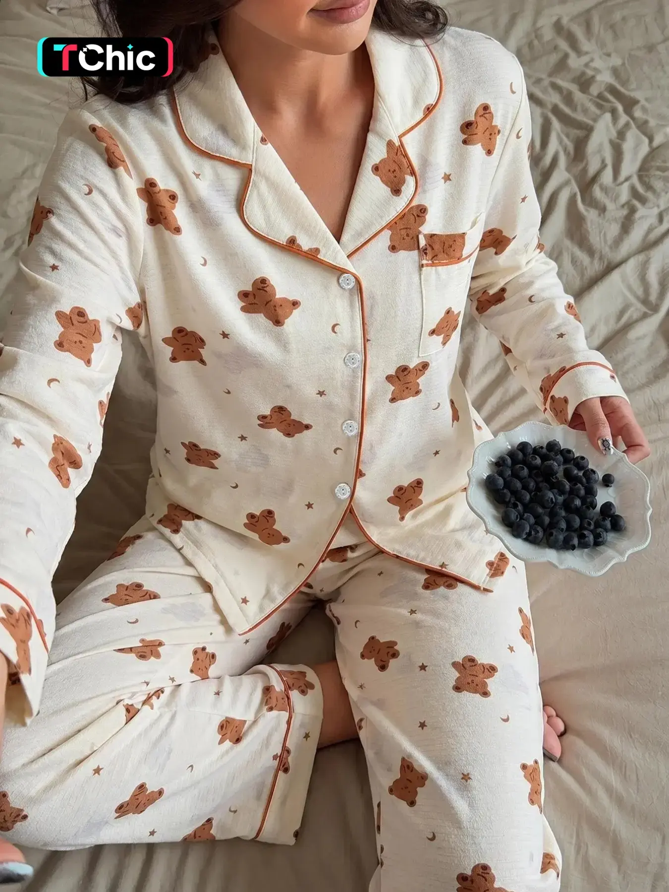 Women's Star Moon Plush Bear Print Long Sleeve Pajamas Set, Cute Sweet Long Sleeve Button Collar Top and Pants, Casual Home Wear Loungewear Nightwear