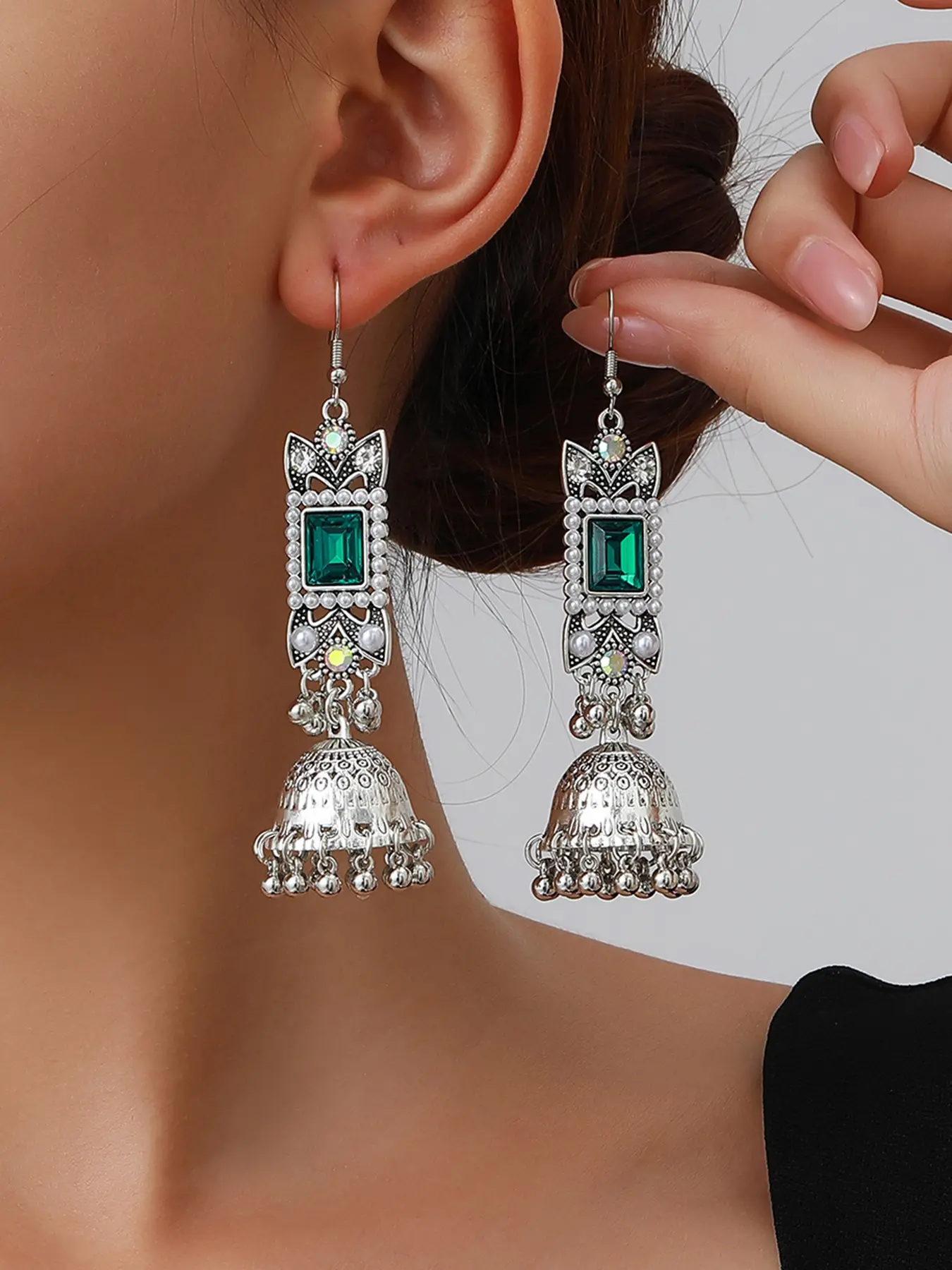 1 Pair Antique Silver Indian Jhumka Earrings for Women, Vintage Emerald Green Square Crystal Filigree Bell Drop Dangle Earrings with Faux Pearls & Ghungroo Beads, Bollywood Boho Tribal Festival Accessories