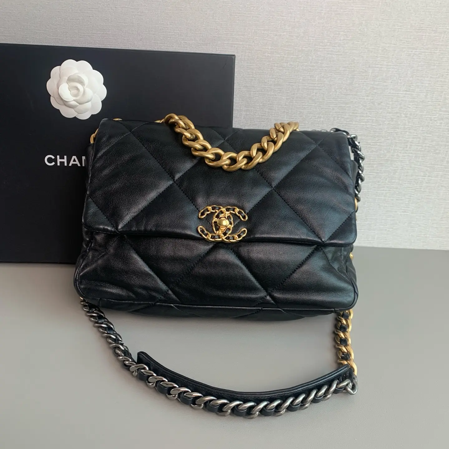 Pre-owned Chanel 19 Medium Black Quilted Lambskin Flap Bag with Mixed Hardware SC090