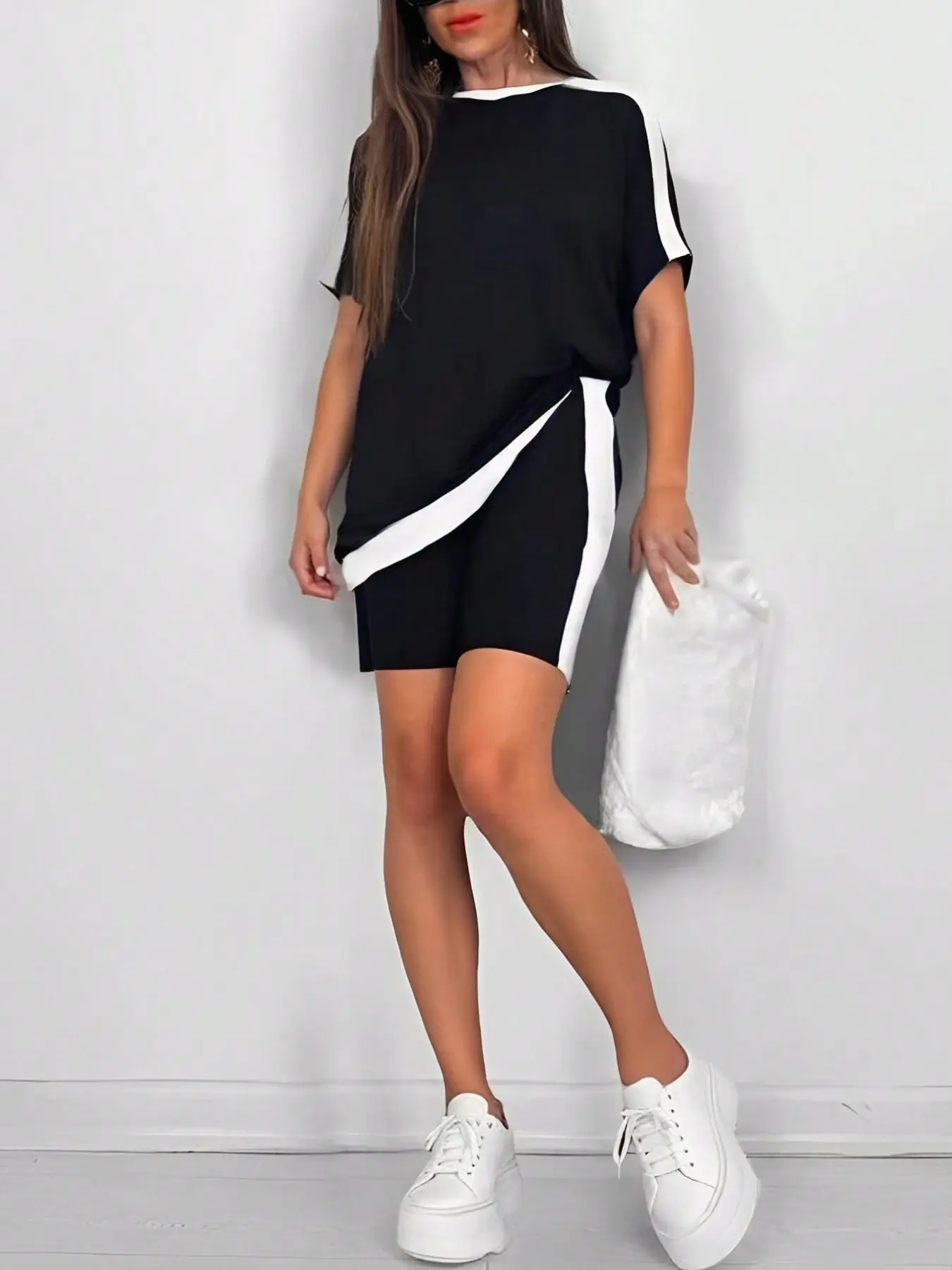 Plus Size Women's and Colorblock Sportswear Set, Casual Sportswear Outfit, Athleisure Workout Set, Short Sleeve and Shorts Two-Piece, Loose Fit, Daily Wear Essentials