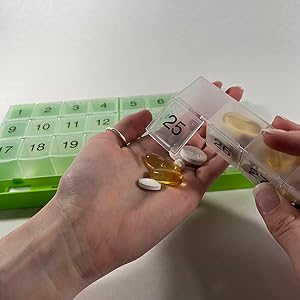 Monthly Pill Organizer| 31 compartments, 1 per Day, 4 Week Full Month 31 Day Pill Organizer| Includes Tray and 8 Removable compartments