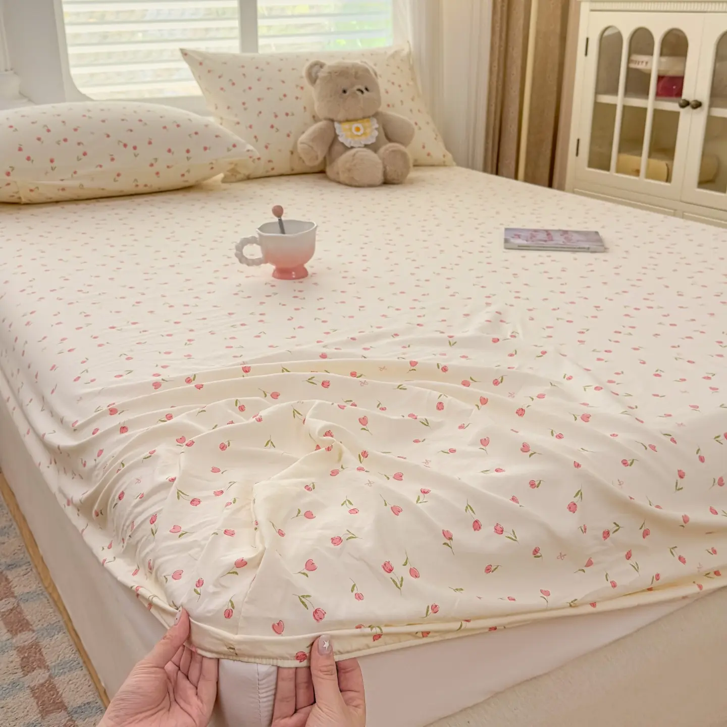 3-Piece Bed Sheet Set, Includes 1 Fitted sheet+ 2 Pillowcases, Soft Breathable Fabric, Dustproof Non-Slip Mattress Protector Single Double Queen size, Soft Comfy Bedding, Bedsheet