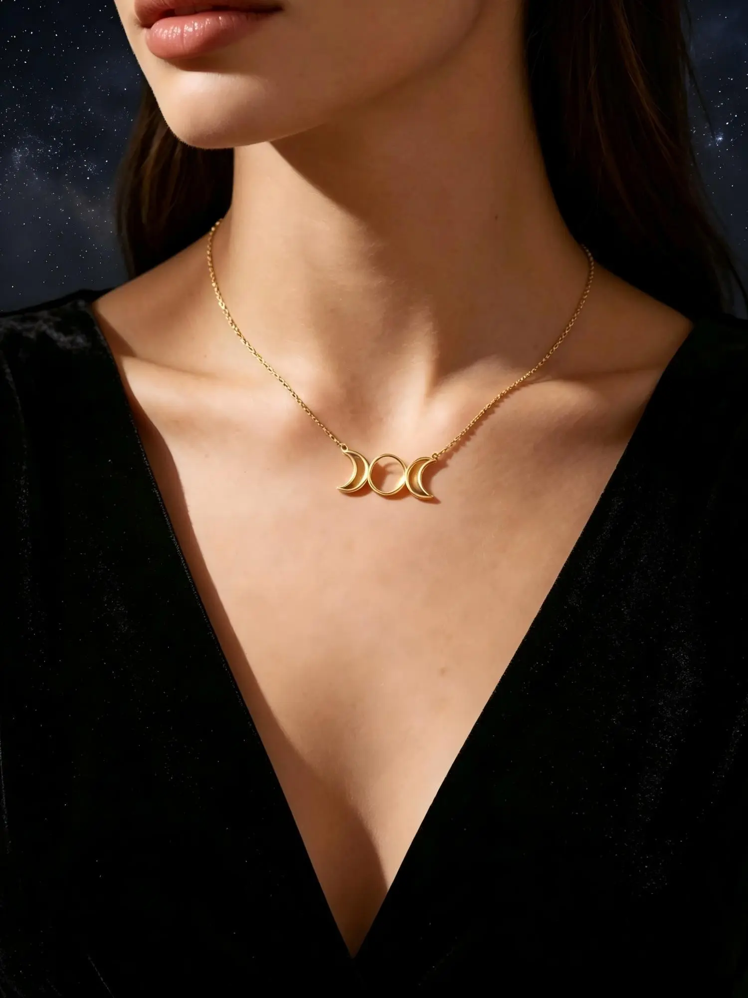 1pc Triple Moon Goddess Necklace for Women 18K Gold Plated Stainless Steel Dainty Moon Phase Pendant Witchcraft Wiccan Pagan Choker Spiritual Witch Aesthetic Jewelry Waterproof Non Tarnish Amulet Talisman Birthday Gift Everyday Accessories