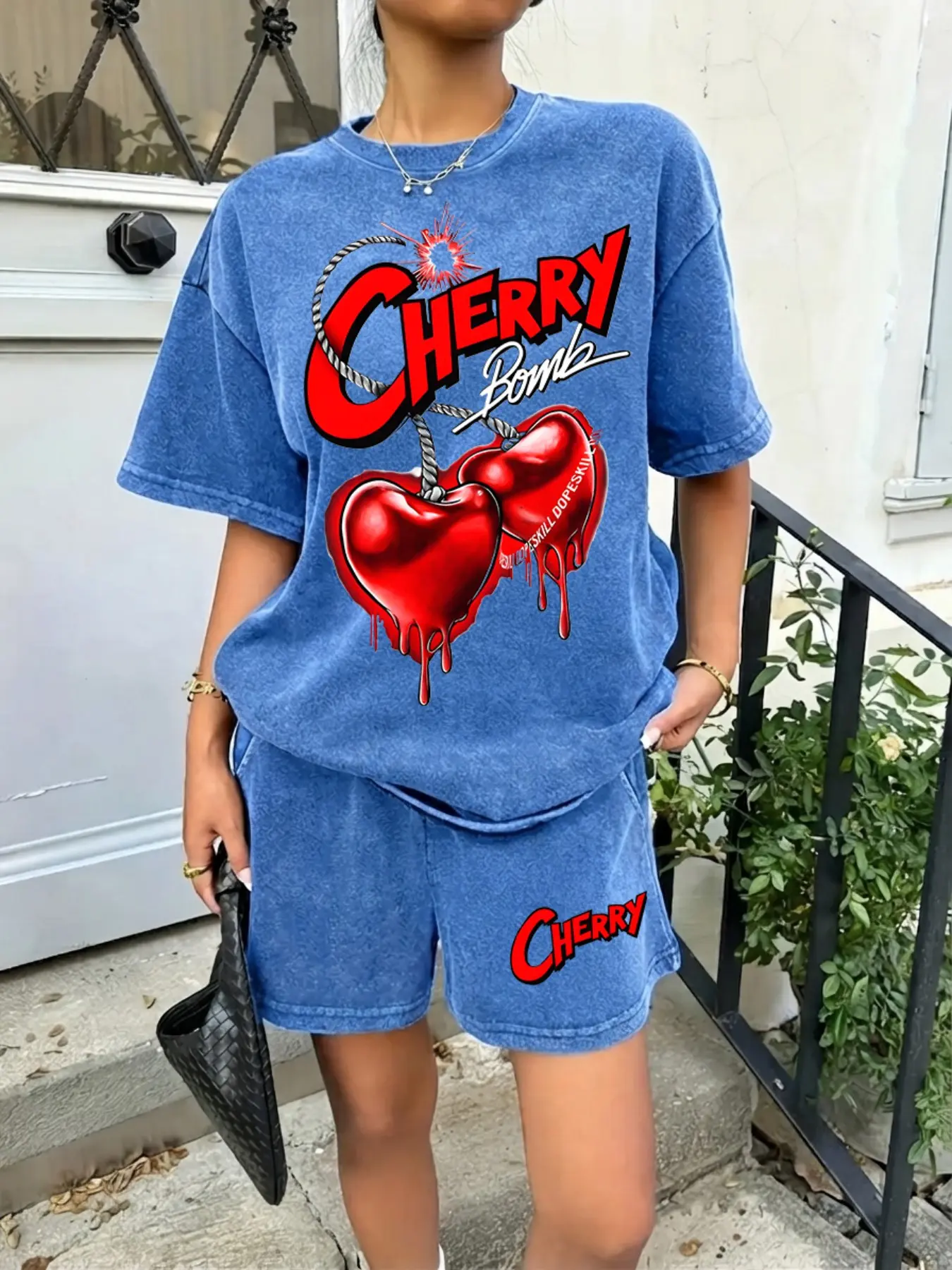 Matching set featuring a washed, distressed texture and a retro "spicy girl" style—complete with red heart and cherry prints. Durable and built for frequent wear, this loose, casual outfit is perfect for everything from lounging at home to stepping out.