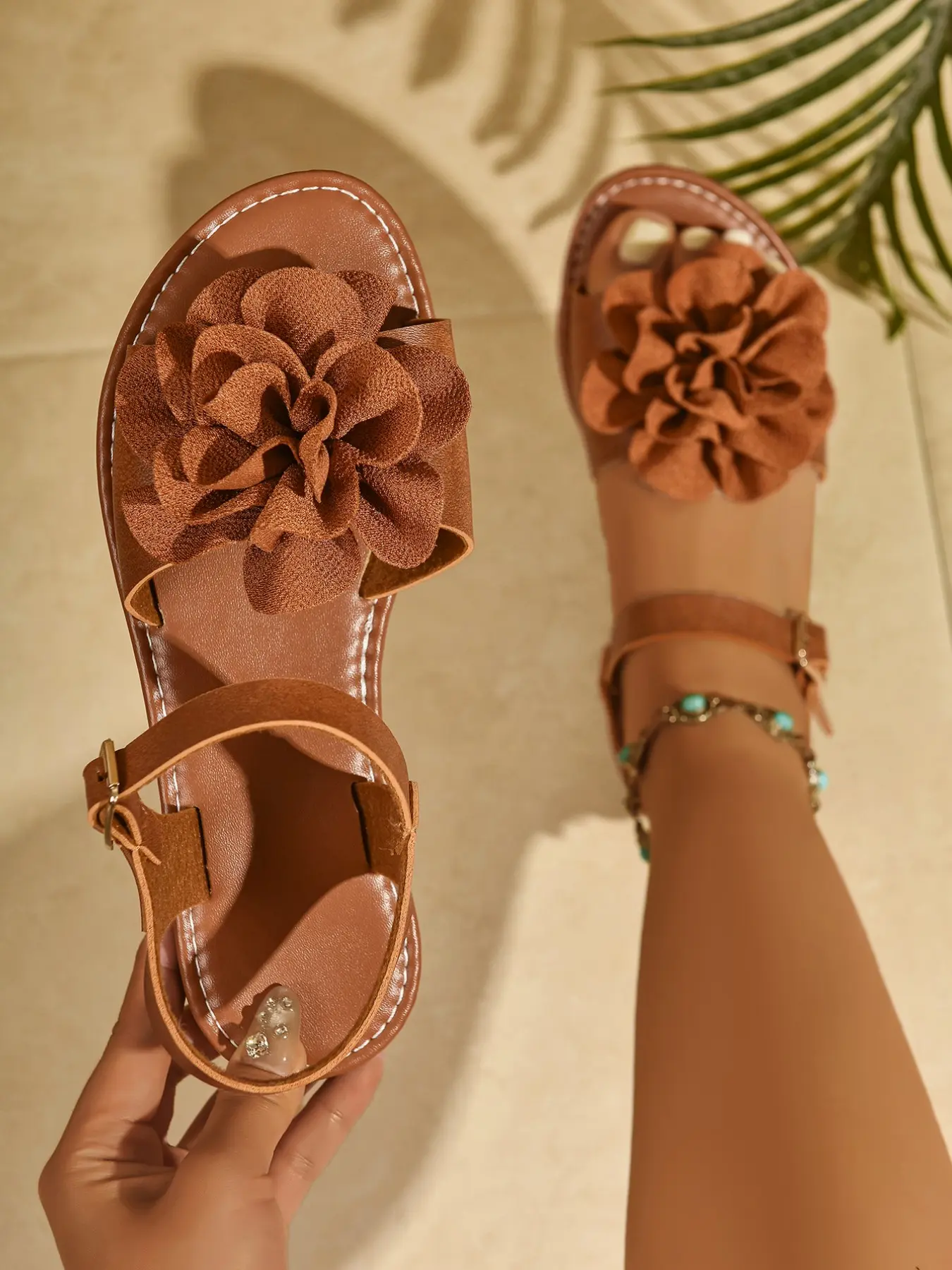 Women's Summer Rose Flower Decor Flat Sandals, Elegant Wide Fit Outdoor Beach Shoes, Versatile Buckle Design, Comfortable Casual Footwear