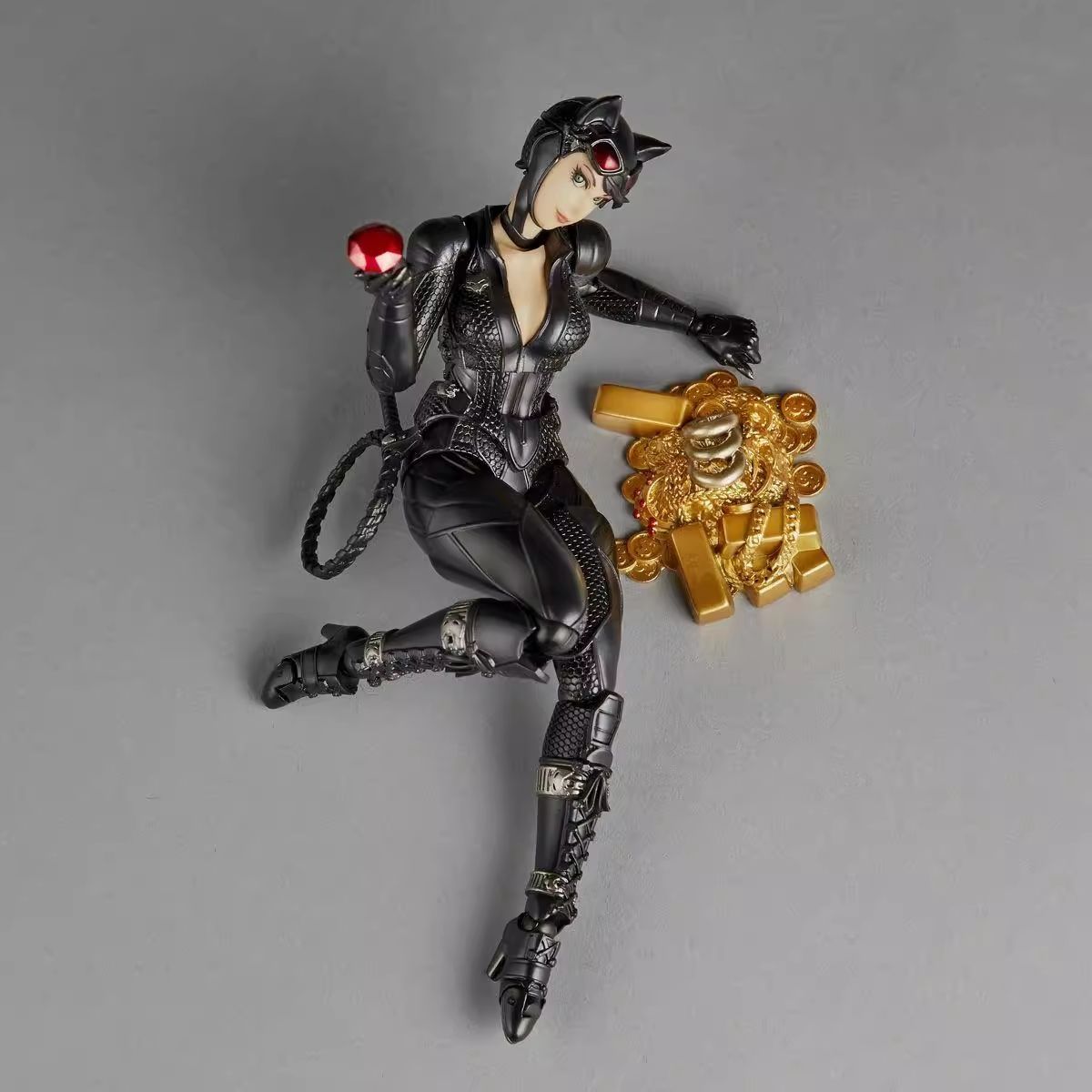 Ko Catwoman Action Figure Selina Kyle Revoltech Amazing Yamaguchi Anime Collection Model Toys Gitf