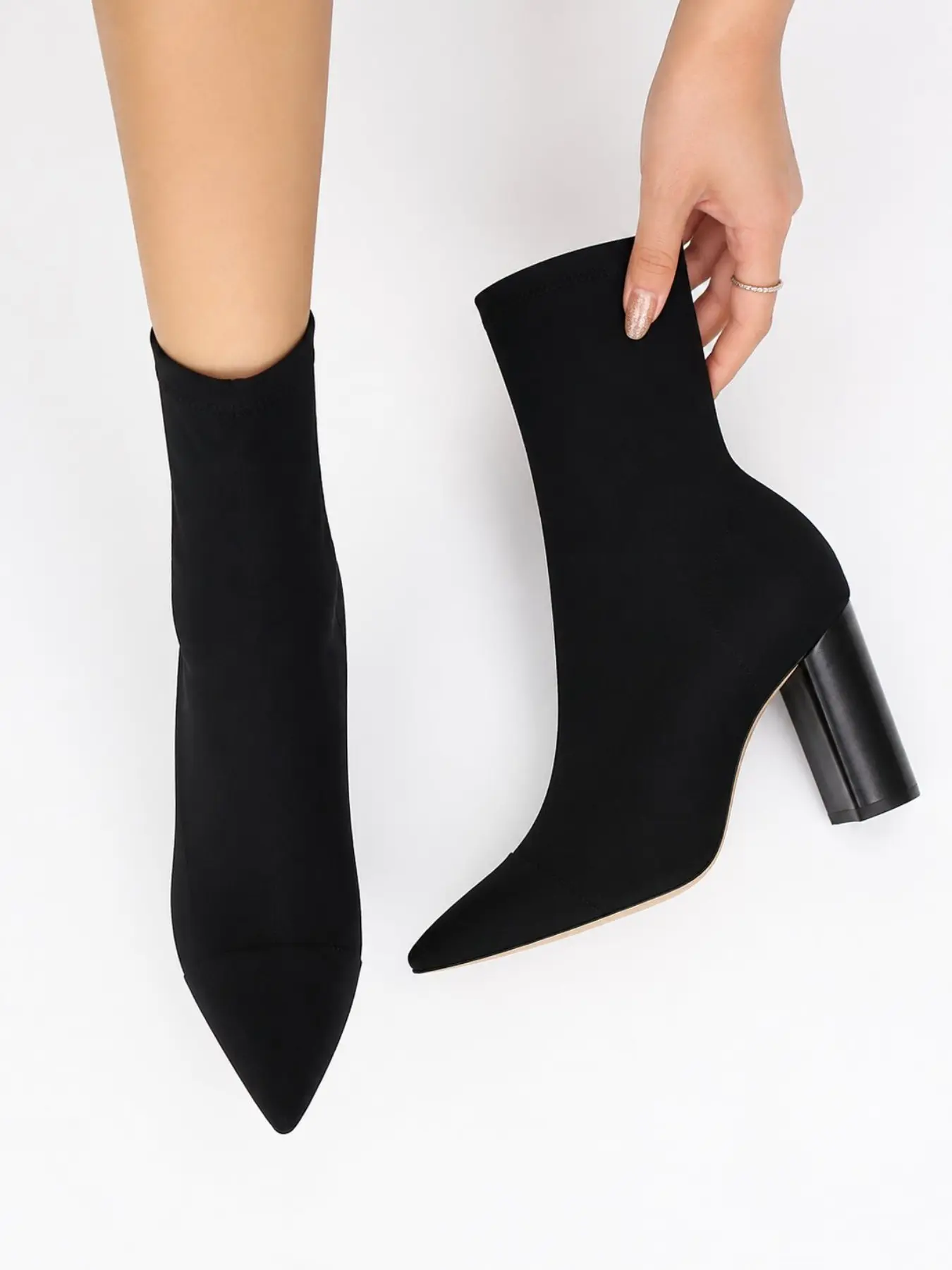 Women's black stretch pointed-toe block-heel ankle boots, figure-flattering stretch sock boots, French vintage pointed-toe pull-on block-heel mid-calf slim boots, women's high-heeled boots for autumn and winter, match well with jeans, mini skirts, suit